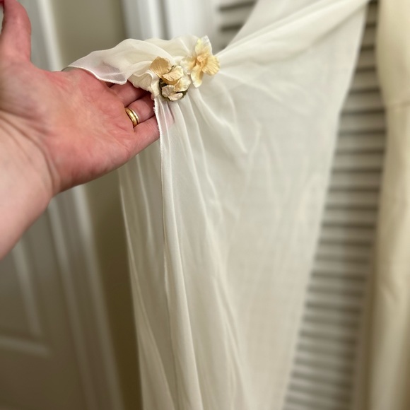 Vintage 2000 Pronovias Wedding Dress - Picture 3 of 9